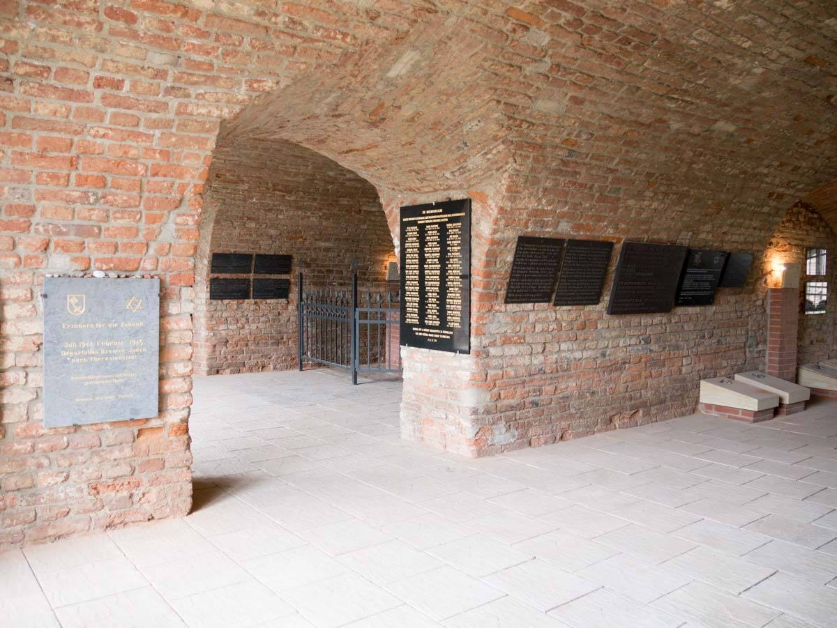 220730 theresienstadt columbarium begraafplaats 0001 220730 theresienstadt columbarium begraafplaats 0001