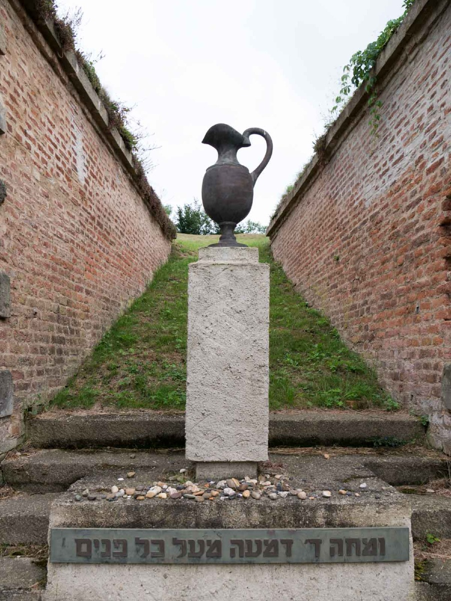 220730 theresienstadt columbarium begraafplaats 0007 220730 theresienstadt columbarium begraafplaats 0007