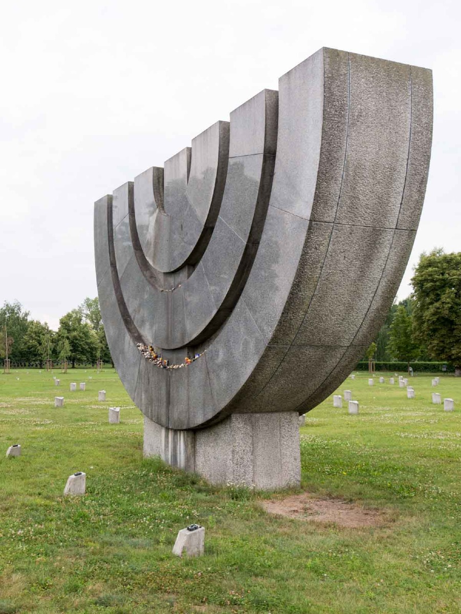 220730 theresienstadt columbarium begraafplaats 0019 220730 theresienstadt columbarium begraafplaats 0019