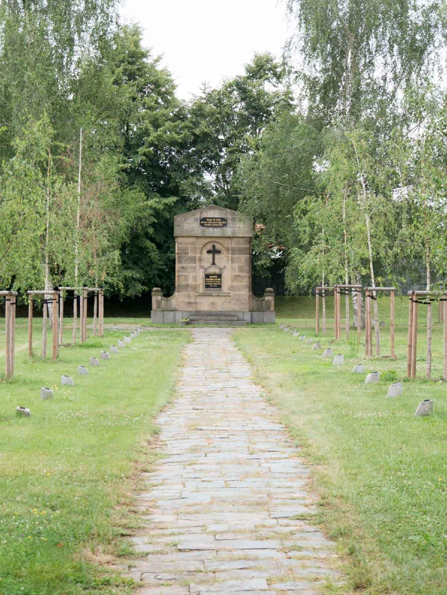 220730 theresienstadt columbarium begraafplaats 0025 220730 theresienstadt columbarium begraafplaats 0025